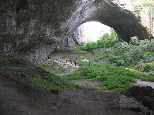 Devetashka cave